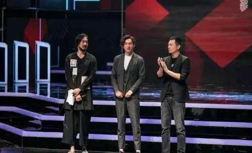 朱亚文|有种“尴尬”叫1.85米的胡歌遇上1.80米的朱亚文，打脸了