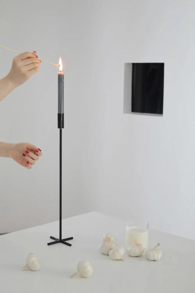 |120㎡现代极简，全屋纱帘、引入光线，黑白灰+红蓝点缀独特美