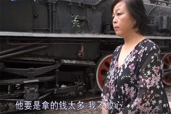 麒鹅娱乐 夫妻结婚27年，财政大权全在妻子手中，丈夫5块钱烧饼钱都没有？