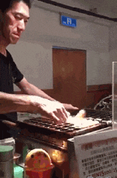 美容|\这是什么新式潮流的美容方法啊,难道是首先拉松你的皮肤,然后再进行拉皮\