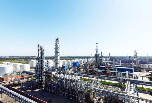 果莓妈咪说 万亿级“巨无霸”即将问世，2家央企联合重组，每个都是世界500强