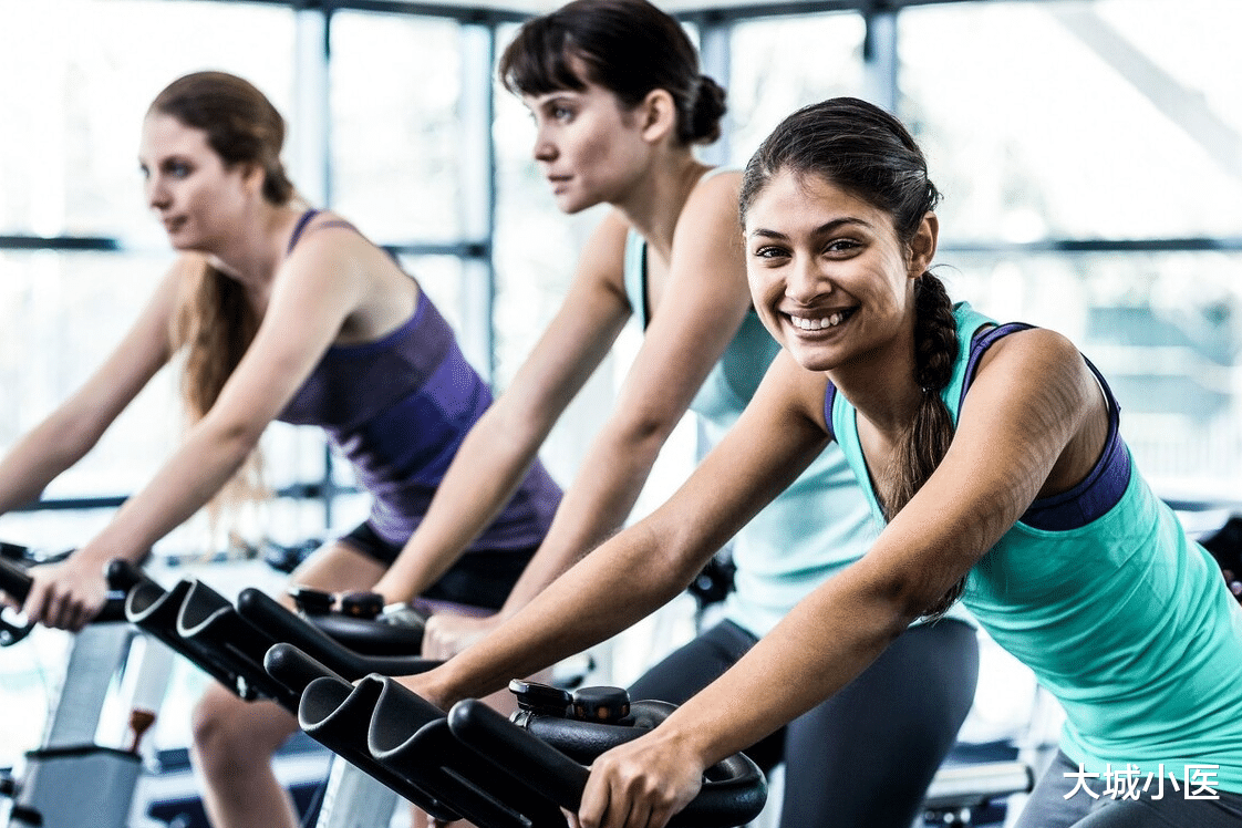 大城小医|骑动感单车减肥？姿势不对，小心“老年膝”找上你