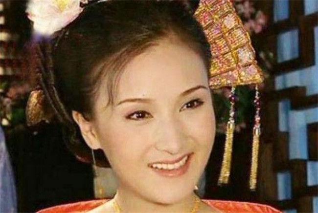 张碧晨|她23岁演“梦萍”走红，28岁退圈嫁入豪门，今年43岁活成23岁惹羡慕