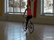 小叶娱记 以为女友家只是一般富裕，直到打开他爸的U盘，我呆住了