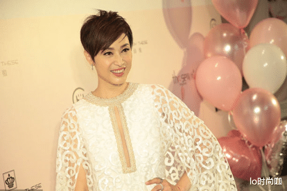 lo时尚咖|港姐陈法蓉单身依旧美如画，穿裹身裙“3D感”太强，岁月不败美人