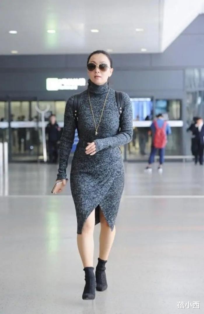 蓓小西|陶虹比年轻人还敢穿，穿“无痕裙”走机场 ，这“凹凸感”让同龄人羡慕