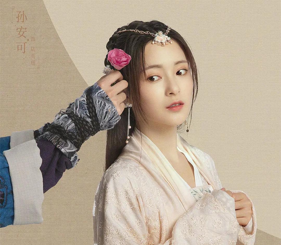 毁童年|又来毁童年？20年前的古偶巅峰被翻拍，双女主一股影楼风