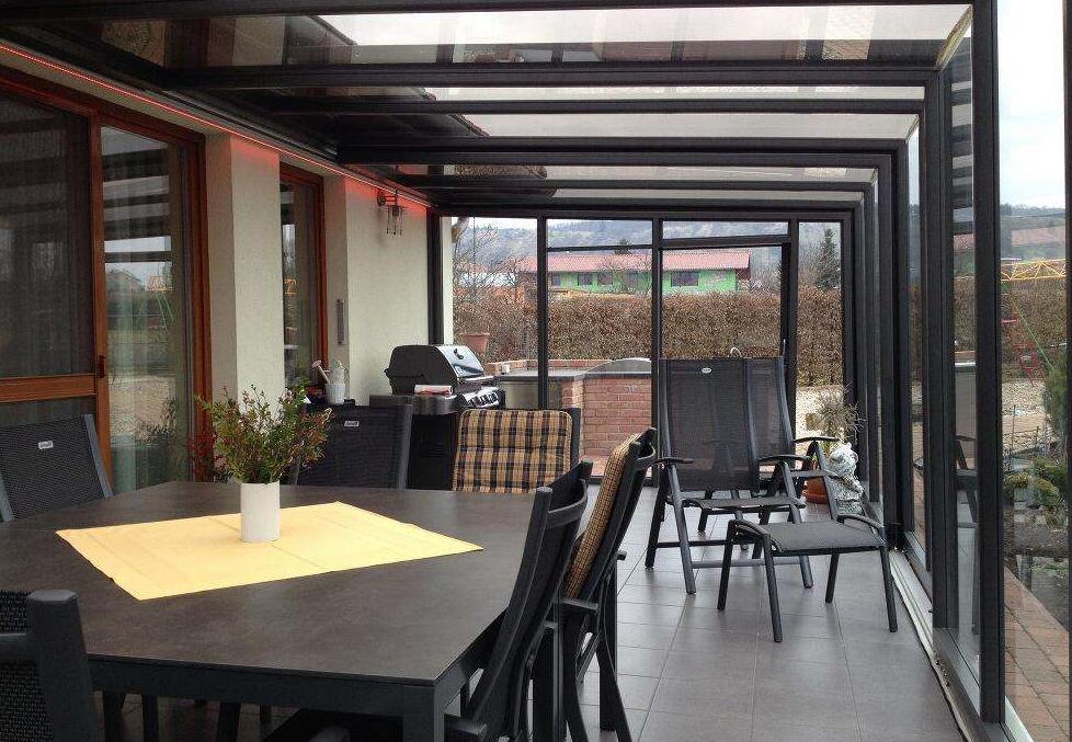 我家要是有个院子或露台，一定装这种阳光房，造型漂亮不占地