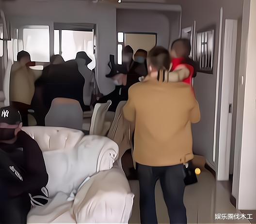 许敏|4岁楷楷被姥爷当人形盾牌，许敏粉丝伸手保护，网友：恶魔在身边