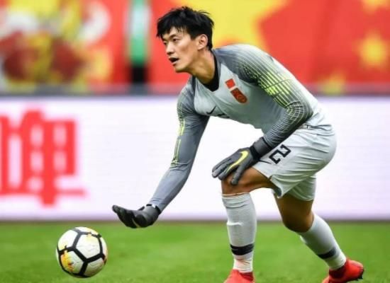 国足|不用再发愁！体育总局暗助李霄鹏，李铁2大爱将恐无缘国足