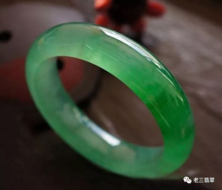 翡翠|好翡翠价格太高遭质疑，便宜的假翡翠一路畅销，是真的太贵吗？
