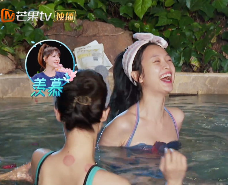 妻子的浪漫旅行第五季|妻子团泳装泡温泉，张馨月的颜值和身材给艺人们上了一课！