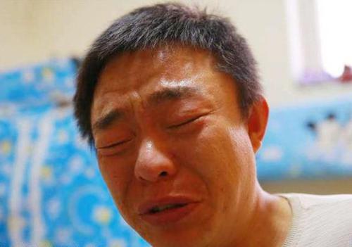 舜网 4岁男孩电梯内放屁，邻居让孩子赶紧看医生，检查后爸爸登门道谢