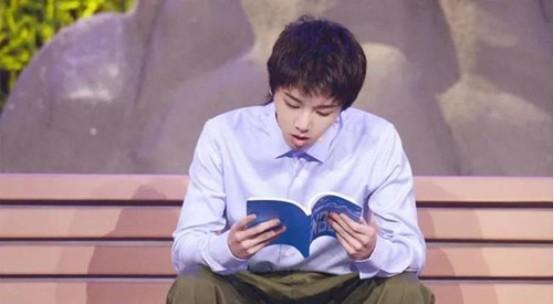 我独坐小窗一盏清茶 实力歌手过气的过气，去世的去世，以后只能听流量明星唱歌了？