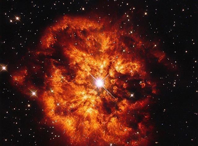 超新星爆发 超新星爆炸后会产生什么？它们的“前身”是什么，为何会发生爆炸