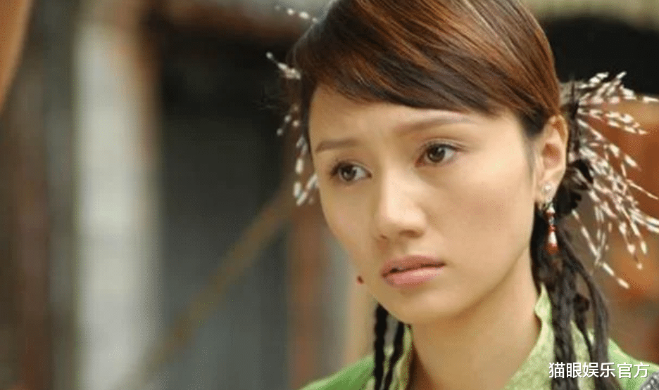 袁泉|43岁袁泉现身看秀，深鞠躬与马龙握手超谦虚，出众气质惹路人偷拍