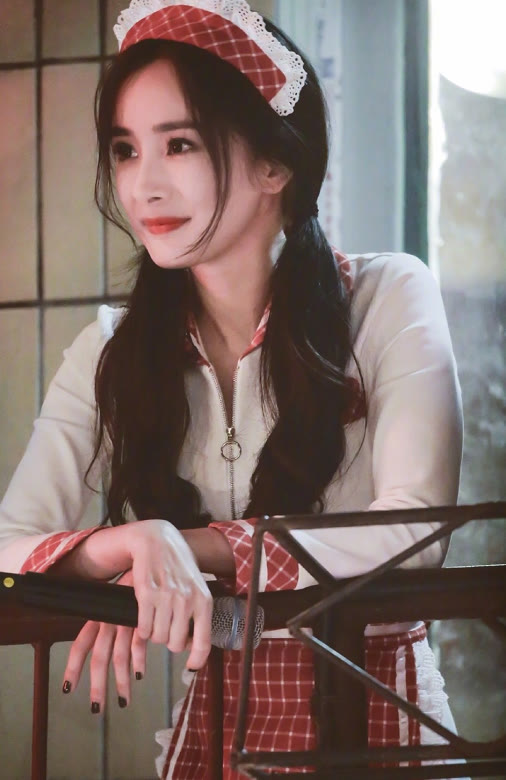 发型 别总扎丸子头了,伤发际线!秋天跟杨幂扎这3款发型,减龄显脸小