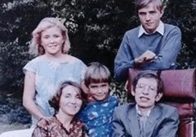 霍金 坐了半个世纪的轮椅，霍金是怎么生下三个孩子的？真相让网友沉默