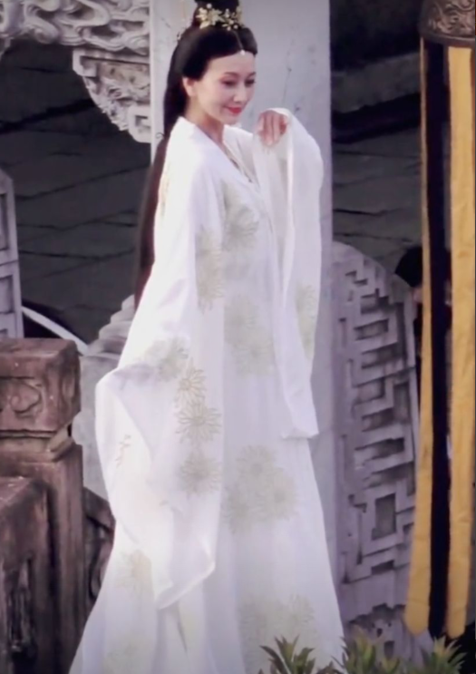 67歲趙雅芝再扮“白素貞”，與楊紫牽手合唱，兩代白娘子世紀大同框-圖9