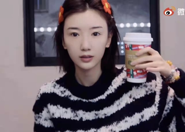 冈田健史|毛晓彤在线辟谣脸部变肿：我那天就是肿，因为太早了！奶凶的样子超可爱