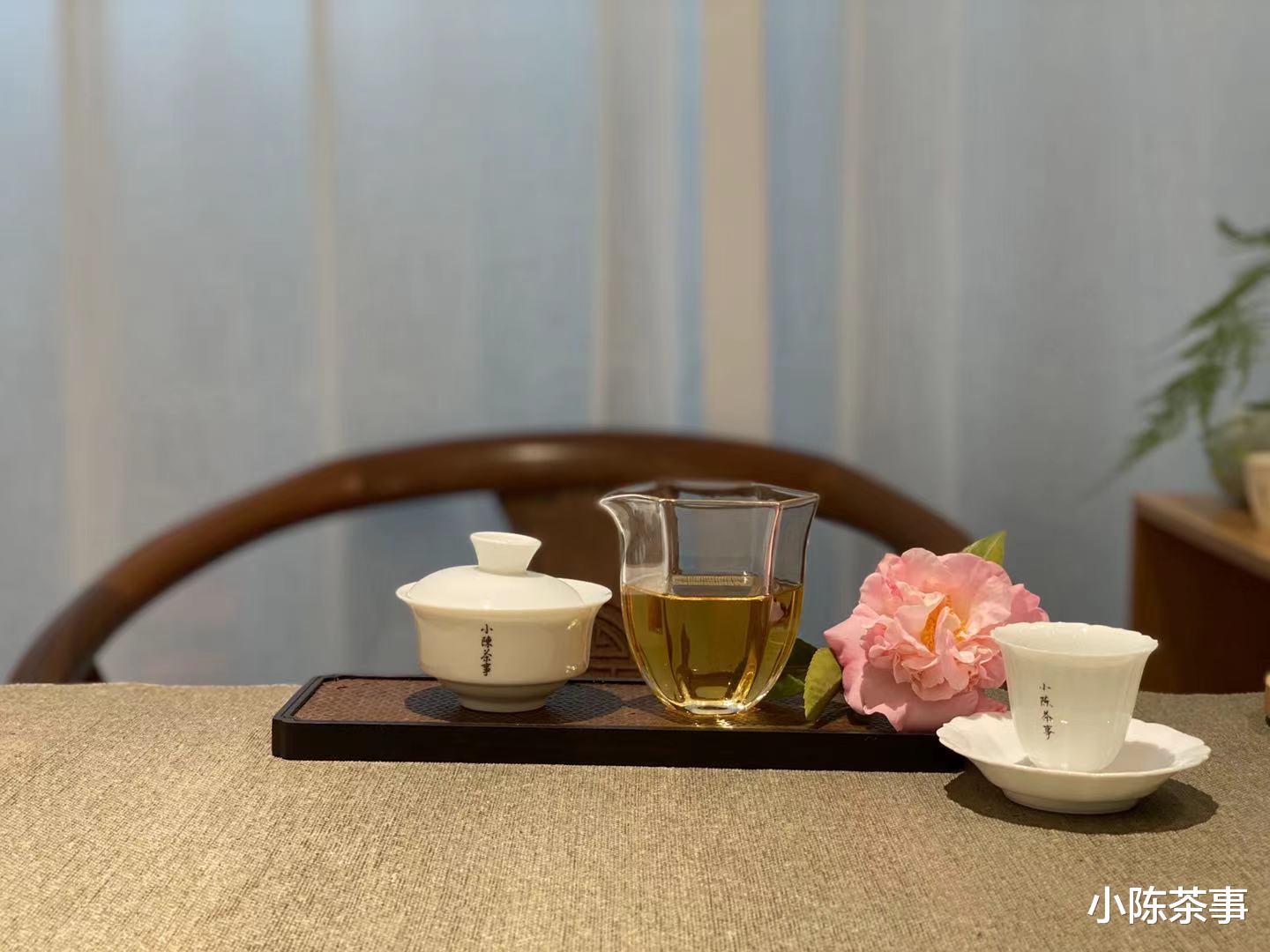 原创|冲泡白茶、红茶、岩茶，用紫砂壶还是盖碗？看3个细节，对号入座