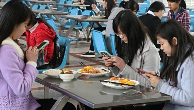 依科育儿吧|2021大学生“生活费”等级表走红，贫民贵族差距大，你属于哪档