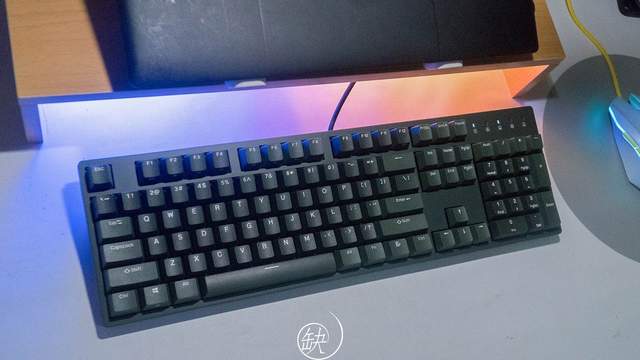 手机业|值得入门的机械键盘！杜伽K310 樱桃红轴机械键盘