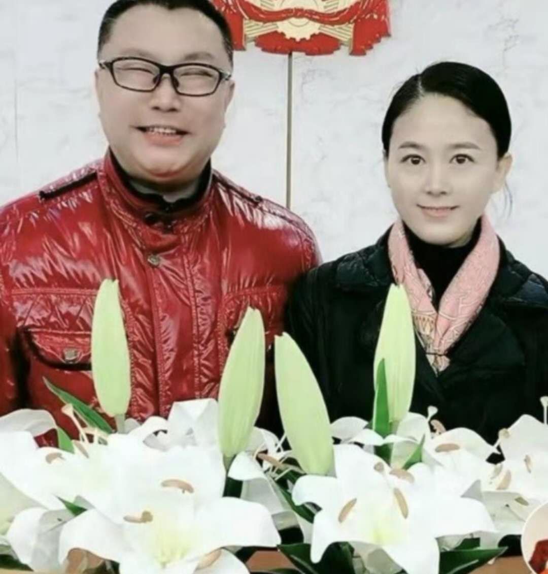 俊哥聊天 尹相杰上电视很难了，只有四处走穴商演，还不忘带着他老婆呢