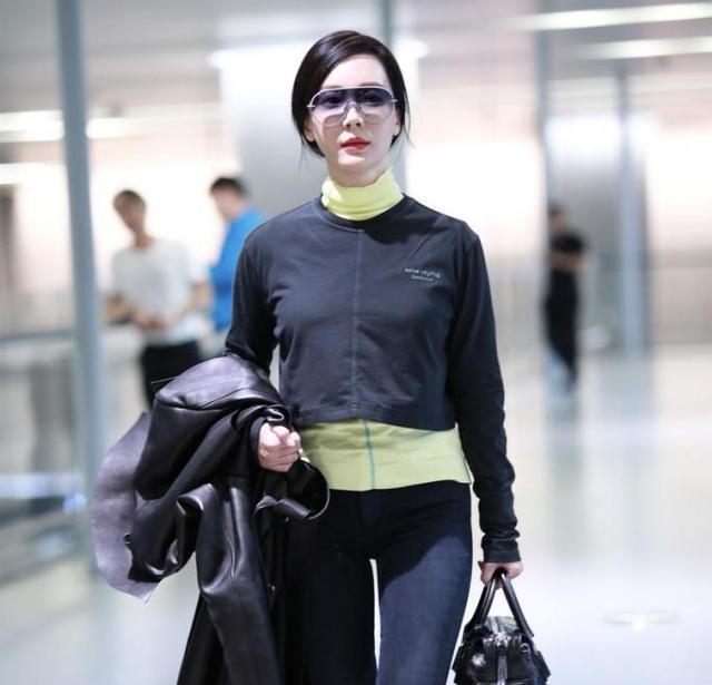 陈数|陈数身穿紧身运动装，身材依然不曾走样，始终宛若18岁少女