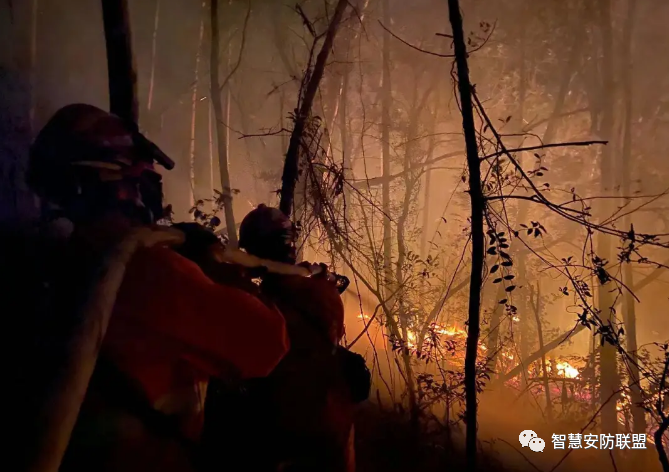 夜狼安防报警 时刻警惕森林火灾！大南山突发大火，火势凶猛令人触目惊心！