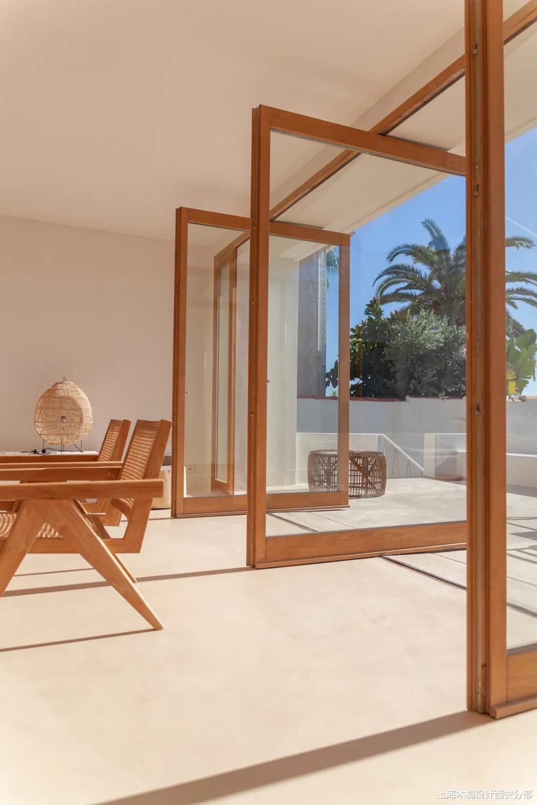 HOUSE BY THE SEA丨在海岸边的建筑里，拥抱阳光