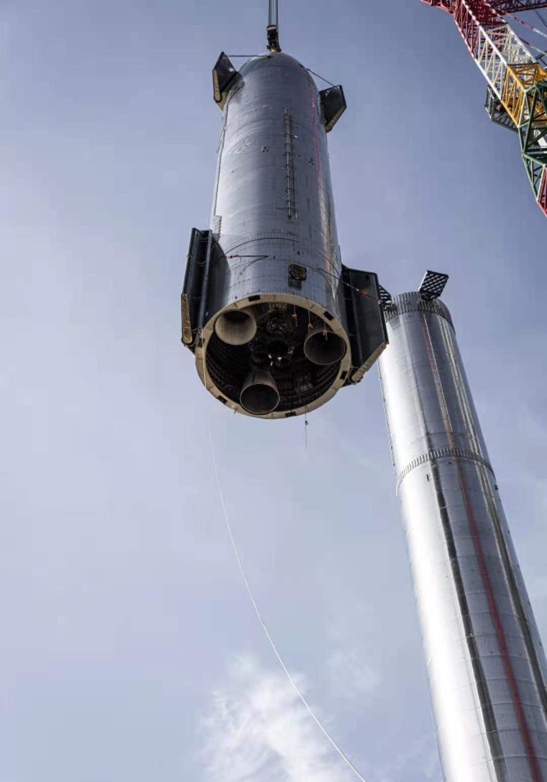 首次,SpaceX的“星际飞船”在一小时内启动两次猛禽真空发动机