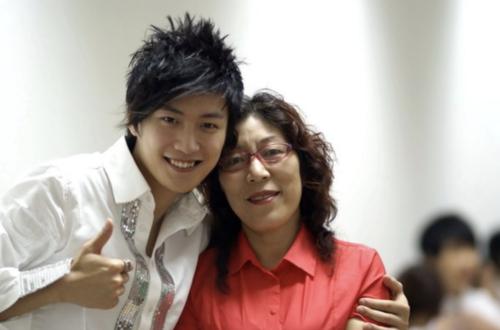 朱桢|乔任梁逝世5年，乔爸乔妈直播带货被群嘲，主持人朱桢出镜力挺