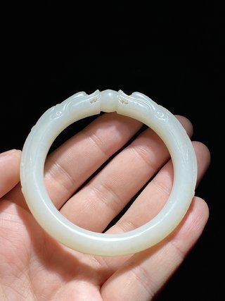 和田玉籽料|清中期 和田玉籽料 白玉 二龙戏珠纹 手镯 圆镯