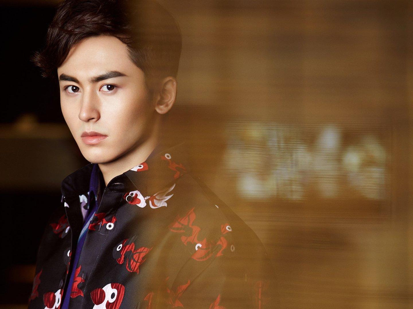 张哲瀚|于正捧他6年不红，被赵薇一年捧成第二个肖战，背靠阿里成顶流？