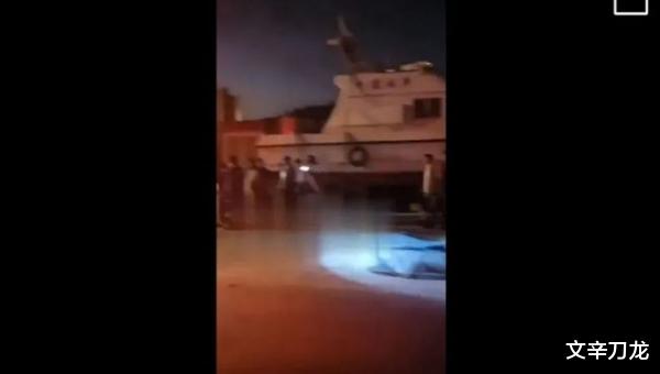 文辛刀龙 喝农药后跳桥遗体紧紧相拥,泉州相差一轮的男女在520殉情