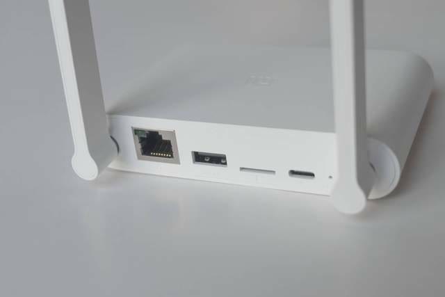 摄像机 内置大电池，无需打孔走线，小米室外摄像机给你满满的安全感