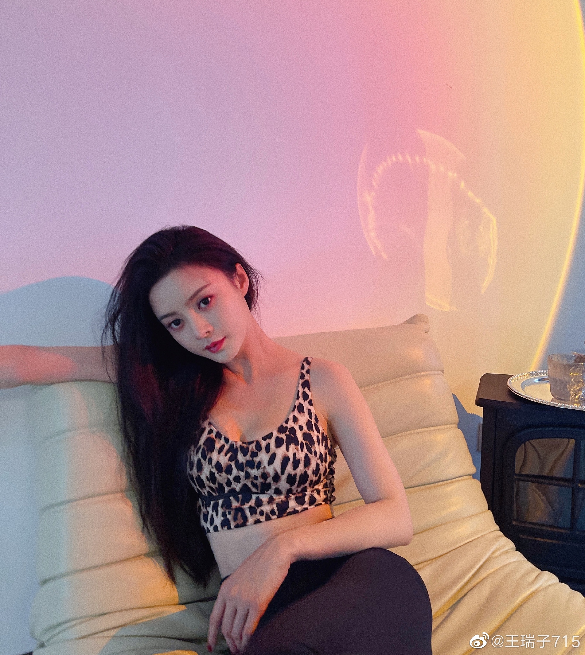 王瑞子|《大江大河》中的王瑞子太美了，穿豹纹上衣秀美腰，网友：有气质