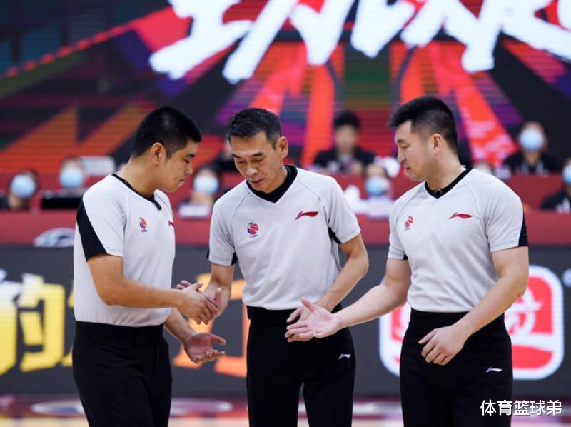 北京首钢队|裁判又唱主角了，这次竟连吹首钢两个犯规，而他们也由此败北
