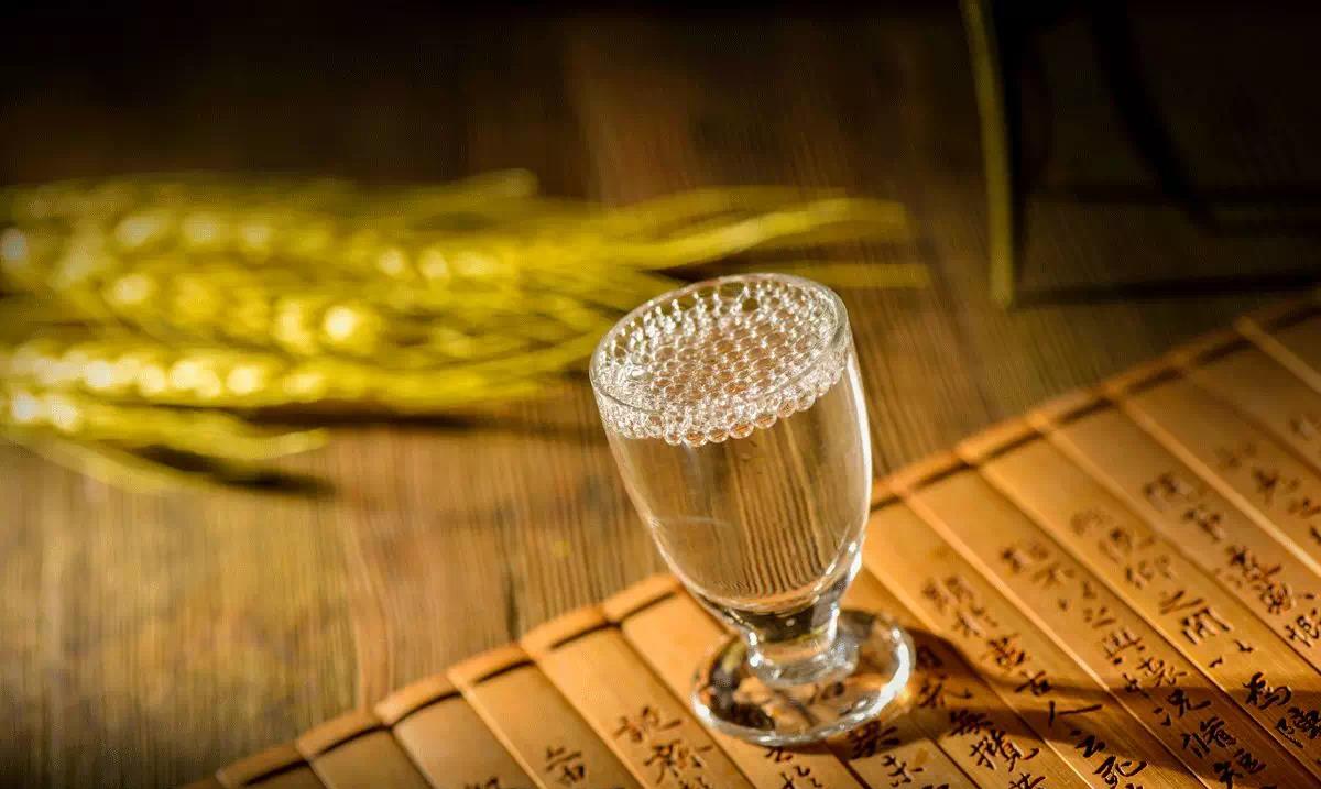 情微说|酒到底是不是放的越久越好？白酒又会过期吗？