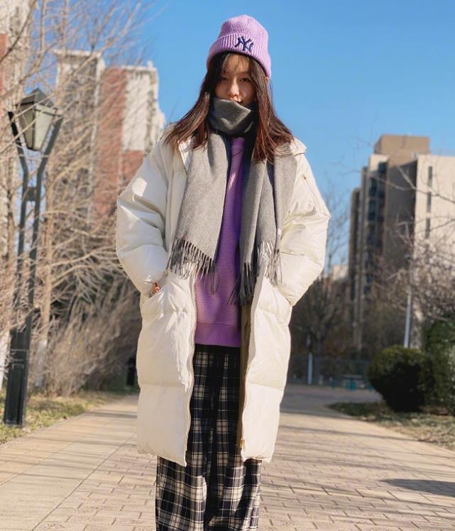 纪姿含|有种“野蛮生长”叫赵薇“女儿”，14岁挑战无痕裤，效果也太绝了