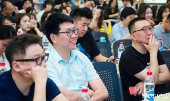 朗朗育儿课堂|清华700门课变“全英教学”惹争议，网友：不愧是“留美预科班”