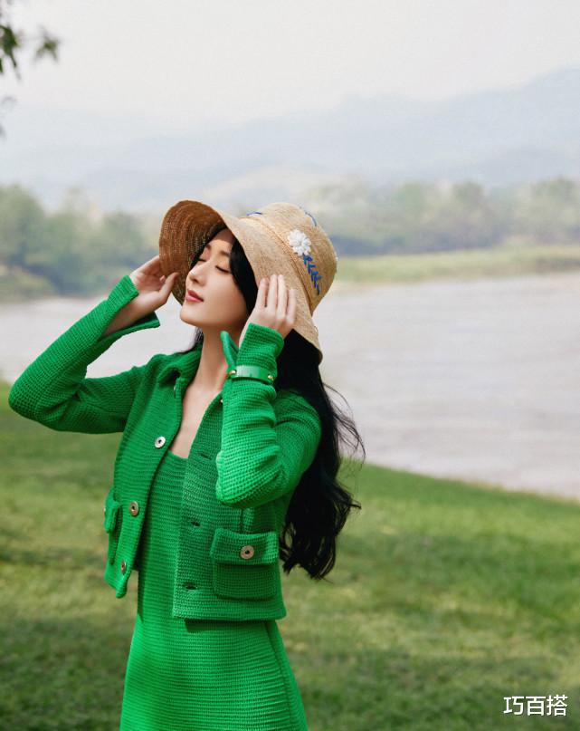 赵丽颖|赵丽颖离婚后更美了！穿“原谅绿色”现身机场，美得清新脱俗