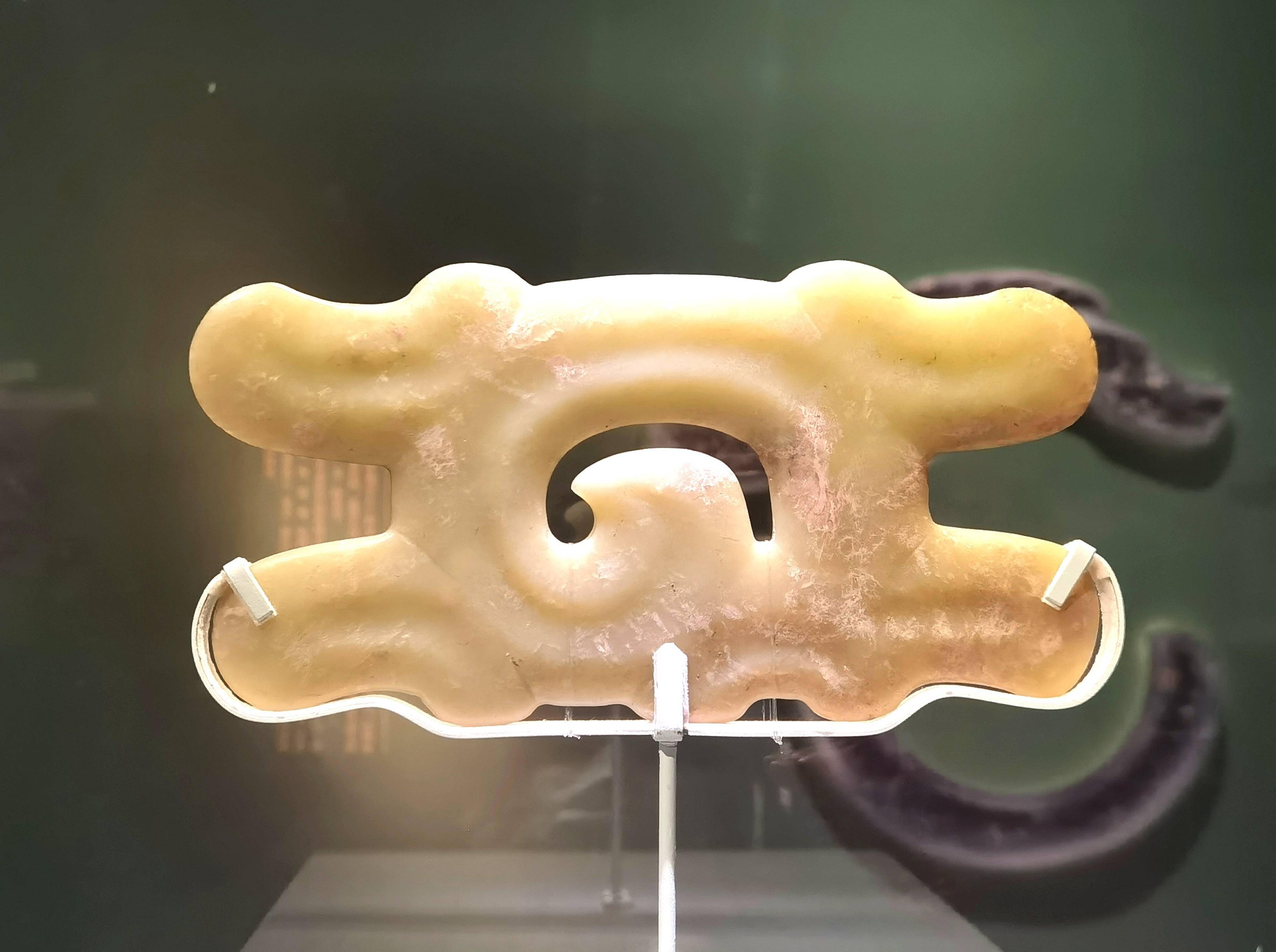 玫瑰|看见文物 | 被称为“玉雕玫瑰”的新石器时代玉器，你知道是什么吗？