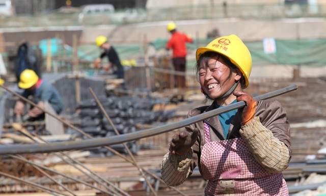  现在一些农村人，在家里没事干，但也不出去打工都是什么原因？