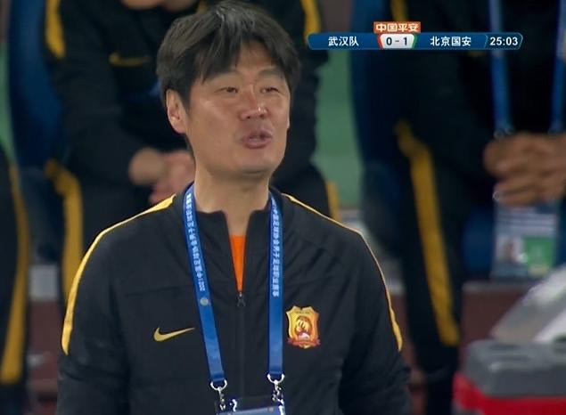 李霄鵬|李霄鵬被喊下課，武漢“三無”踢法引球迷不滿，9球5助攻強援到位