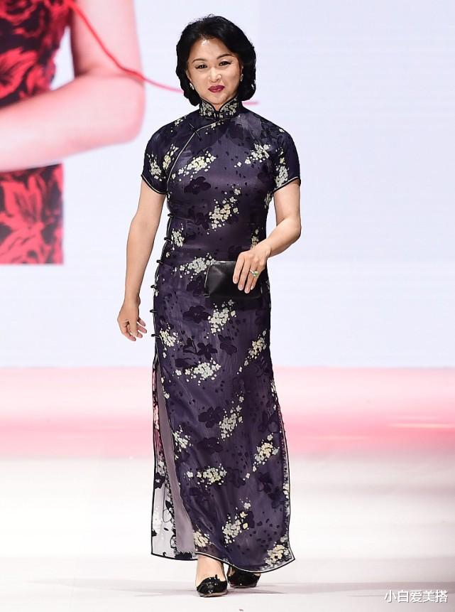 小白爱美搭|金星真是越来越有女人味了，十分喜爱穿着旗袍，大胆展现自身魅力