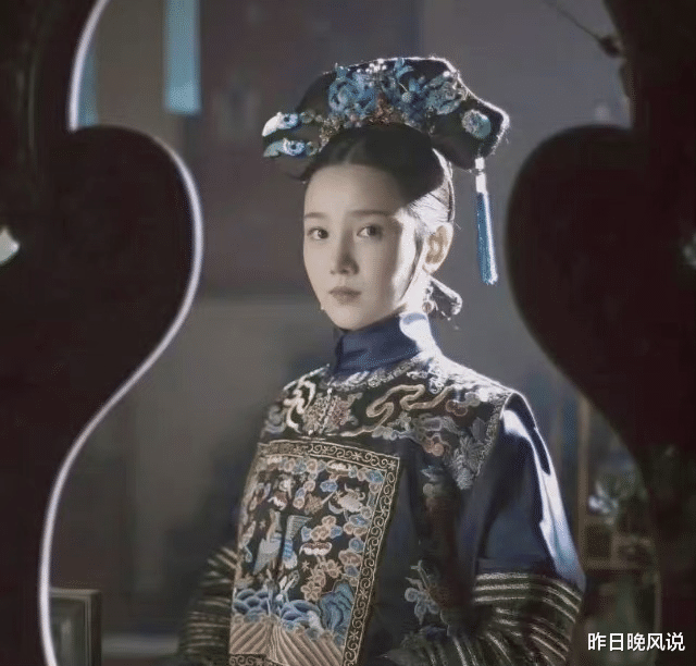 陈小纭|陈小纭也太甜了，扎双马尾把短袖上缝满小熊，宛如一个小孩子一样