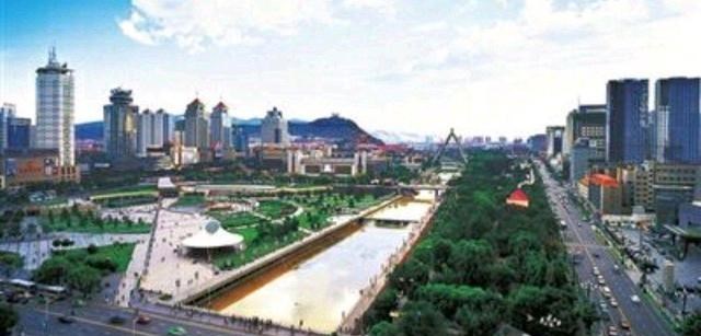 清影乱华裳 西宁，青海省会城市，按人均GDP计算，全市仅属于总体小康水平！