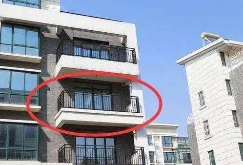 星语星愿吖 碰到这种“阳台”的房子,尽量“避开”!懊悔现在才知道,太坑了